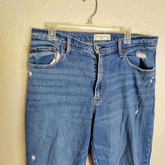 abercrombie and fitch the mom high rise distressed jeans sz 32/14 - Picture 2 of 8